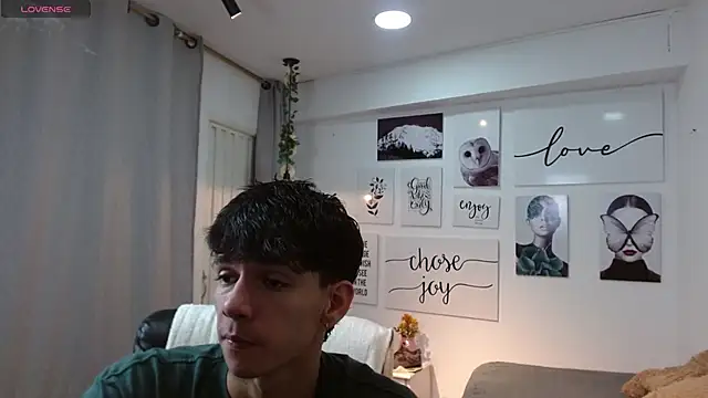 Snapshot of AmethystShadow17 chatting on November 15, 5:09 pm AmethystShadow17 online show from November 15, 5:09 pm