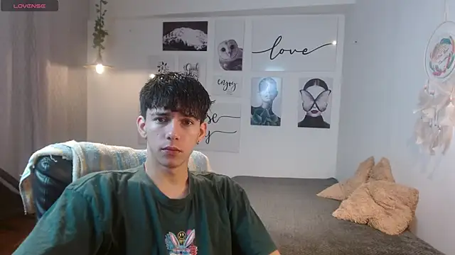 Snapshot of AmethystShadow17 chatting on November 19, 4:18 pm AmethystShadow17 online show from November 19, 4:18 pm