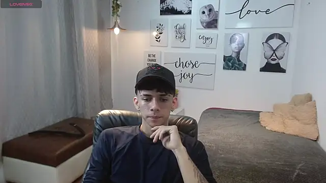 Snapshot of AmethystShadow17 chatting on November 20, 4:29 pm AmethystShadow17 online show from November 20, 4:29 pm