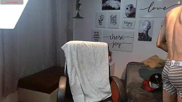 Snapshot of AmethystShadow17 chatting on November 21, 6:28 pm AmethystShadow17 online show from November 21, 6:28 pm