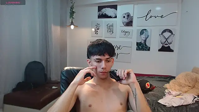 Snapshot of AmethystShadow17 chatting on November 23, 12:21 am AmethystShadow17 online show from November 23, 12:21 am