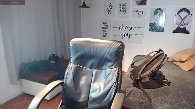 Snapshot of AmethystShadow17 chatting on November 26, 2:51 pm AmethystShadow17 online show from November 26, 2:51 pm