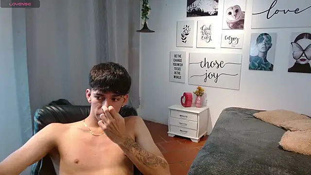 Snapshot of AmethystShadow17 chatting on November 29, 7:28 pm AmethystShadow17 online show from November 29, 7:28 pm