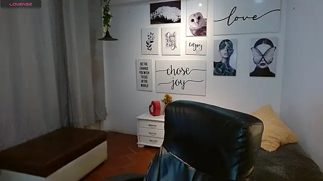 Snapshot of AmethystShadow17 chatting on December 3, 4:49 pm AmethystShadow17 online show from December 3, 4:49 pm