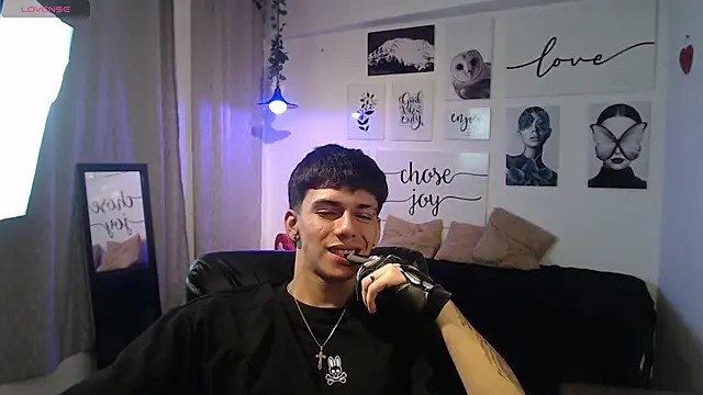 AmethystShadow17 online show from March 14, 8:03 pm