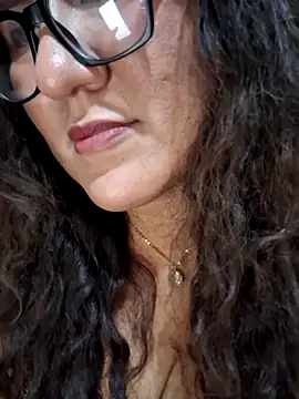 Snapshot of sol093 chatting on February 4, 2:28 am sol093 online show from February 4, 2:28 am