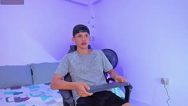 Snapshot of Axel_Cody_ chatting on October 23, 11:42 am Axel Cody online show from October 23, 11:42 am