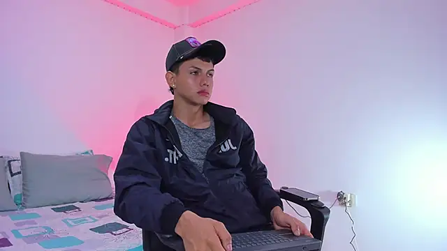 Snapshot of Axel_Cody_ chatting on October 28, 11:36 am Axel Cody online show from October 28, 11:36 am