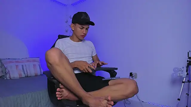 Snapshot of Axel_Cody_ chatting on November 5, 12:27 pm Axel Cody online show from November 5, 12:27 pm