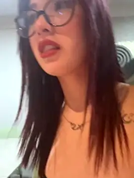 Snapshot of petite_mariee chatting on November 19, 5:29 am petite mariee online show from November 19, 5:29 am