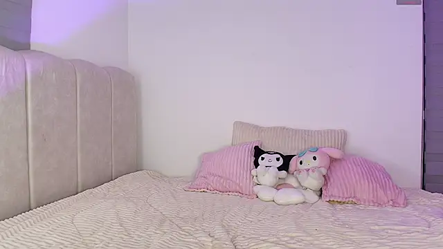 Snapshot of petite_mariee chatting on December 4, 7:39 am petite mariee online show from December 4, 7:39 am