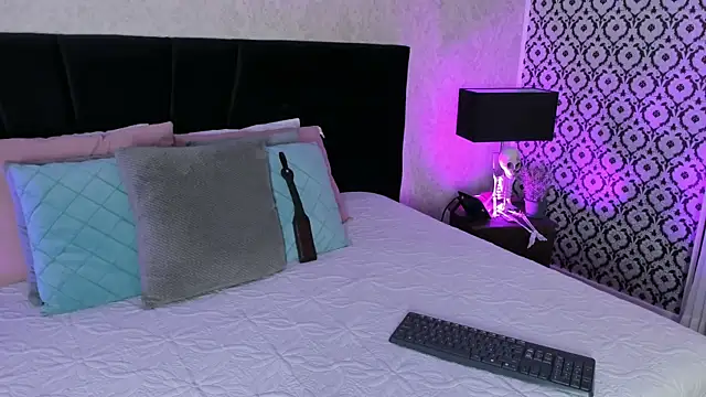 mariianna lopez  online show from November 25, 4:40 pm