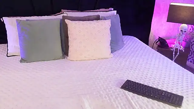 mariianna lopez  online show from April 18, 7:07 pm