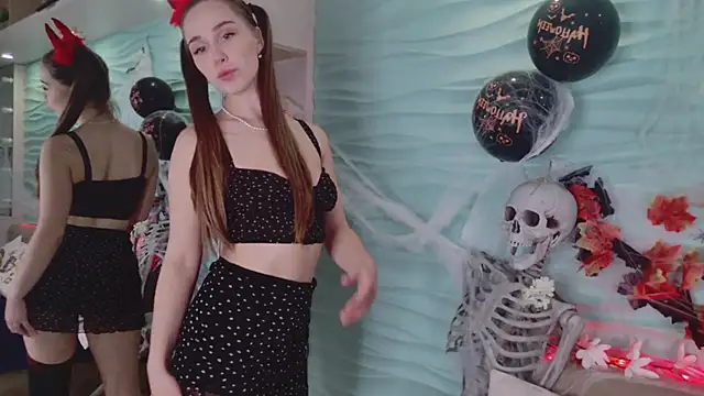 Snapshot of MiyaMeow- chatting on October 29, 9:11 am MiyaMeow- online show from October 29, 9:11 am