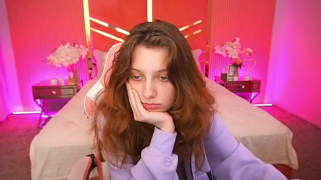 Snapshot of CuteeFoxy chatting on December 20, 2:35 pm CuteeFoxy online show from December 20, 2:35 pm