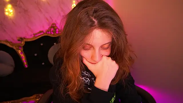 Snapshot of CuteeFoxy chatting on January 16, 2:21 pm CuteeFoxy online show from January 16, 2:21 pm