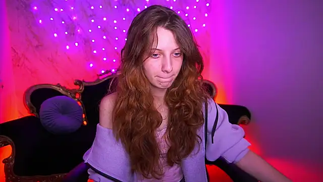 Snapshot of CuteeFoxy chatting on February 12, 2:45 pm CuteeFoxy online show from February 12, 2:45 pm