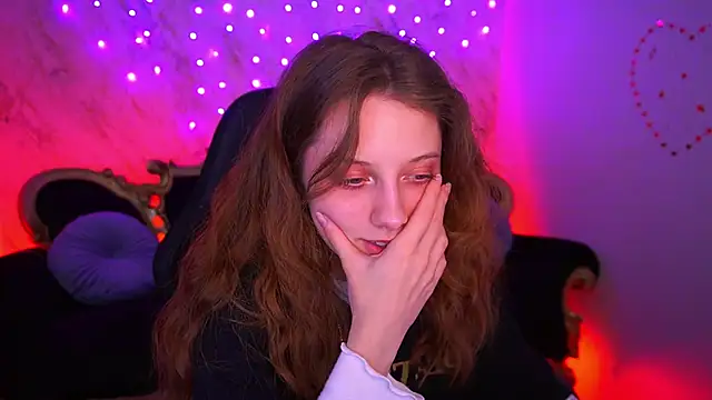 Snapshot of CuteeFoxy chatting on February 23, 2:47 pm CuteeFoxy online show from February 23, 2:47 pm