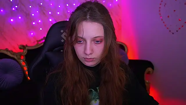 Snapshot of CuteeFoxy chatting on February 28, 2:29 pm CuteeFoxy online show from February 28, 2:29 pm