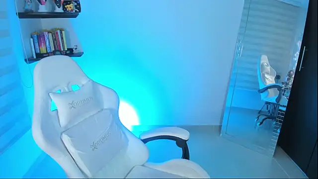 Snapshot of kittyrush_ chatting on November 18, 7:02 am kittyrush online show from November 18, 7:02 am