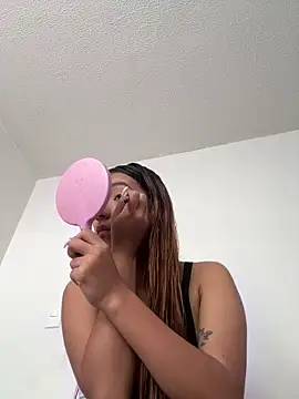 Snapshot of kittyrush_ chatting on December 17, 8:37 pm kittyrush online show from December 17, 8:37 pm