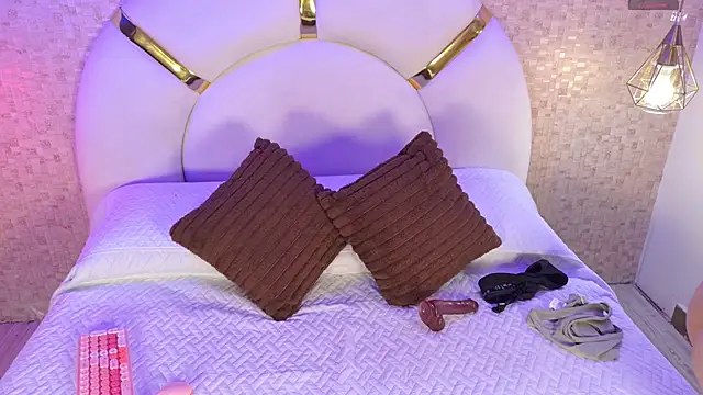 Snapshot of emmy_rose25 chatting on October 24, 11:50 am emmy rose25 online show from October 24, 11:50 am