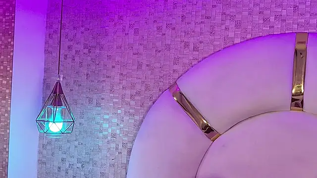 Snapshot of emmy_rose25 chatting on February 5, 11:48 am emmy rose25 online show from February 5, 11:48 am