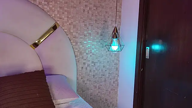 Snapshot of emmy_rose25 chatting on March 4, 11:38 am emmy rose25 online show from March 4, 11:38 am