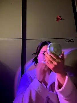 Snapshot of noe-00 chatting on November 1, 2:30 pm noe-00 online show from November 1, 2:30 pm