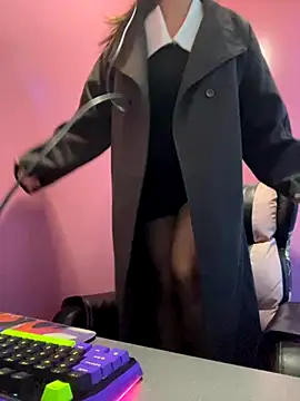 Snapshot of noe-00 chatting on November 10, 10:36 am noe-00 online show from November 10, 10:36 am