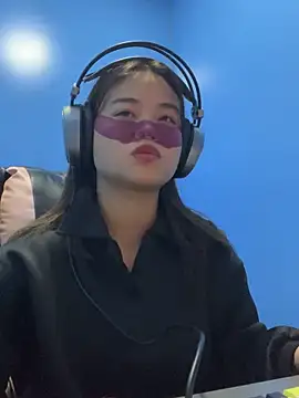 Snapshot of noe-00 chatting on November 11, 10:59 am noe-00 online show from November 11, 10:59 am