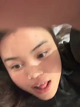 Snapshot of noe-00 chatting on November 12, 11:21 am noe-00 online show from November 12, 11:21 am