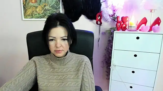 Snapshot of Mollybloom40 chatting on March 9, 7:34 am Mollybloom40 online show from March 9, 7:34 am