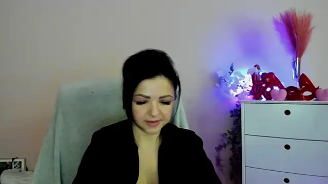 Snapshot of Mollybloom40 chatting on March 30, 6:47 am Mollybloom40 online show from March 30, 6:47 am