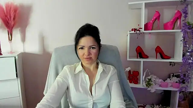 Snapshot of Mollybloom40 chatting on April 8, 6:35 am Mollybloom40 online show from April 8, 6:35 am