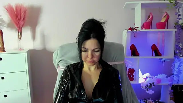 Snapshot of Mollybloom40 chatting on April 13, 6:30 am Mollybloom40 online show from April 13, 6:30 am