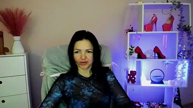 Snapshot of Mollybloom40 chatting on April 16, 6:58 am Mollybloom40 online show from April 16, 6:58 am