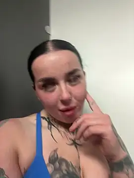 lucycoxxoxo online show from May 15, 10:50 pm