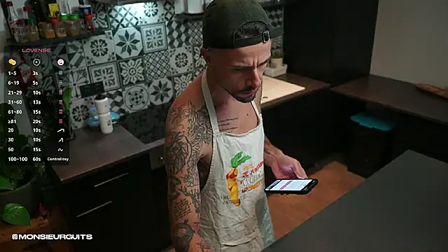 Snapshot of monsieurguitsxxx chatting on November 7, 7:03 pm monsieurguitsxxx online show from November 7, 7:03 pm