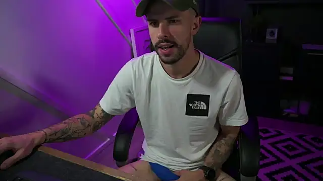 Snapshot of monsieurguitsxxx chatting on November 15, 3:52 pm monsieurguitsxxx online show from November 15, 3:52 pm