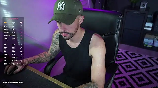 Snapshot of monsieurguitsxxx chatting on December 5, 1:20 pm monsieurguitsxxx online show from December 5, 1:20 pm