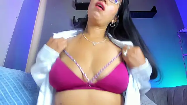 Snapshot of charlhot_ chatting on October 23, 1:10 pm charlhot online show from October 23, 1:10 pm