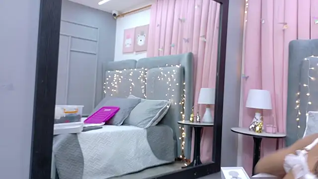 NaughtyHally  online show from May 23, 4:39 am
