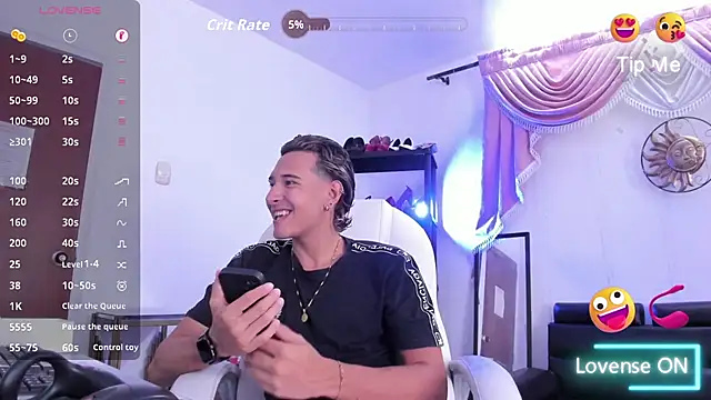 Hayden Boy  online show from November 25, 7:03 pm