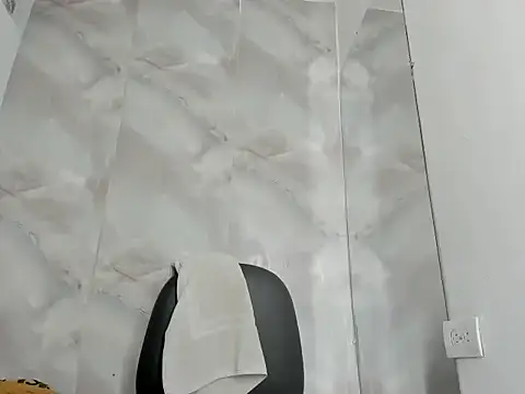 Snapshot of kataleyaAlenan chatting on October 28, 1:36 pm kataleyaAlenan online show from October 28, 1:36 pm