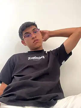 Muchachito18 online show from October 15, 3:56 pm