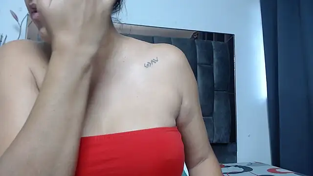 Snapshot of Salmma_Milf chatting on December 16, 11:37 am Salmma Milf online show from December 16, 11:37 am
