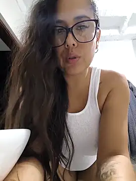 Snapshot of Salmma_Milf chatting on February 19, 12:06 am Salmma Milf online show from February 19, 12:06 am