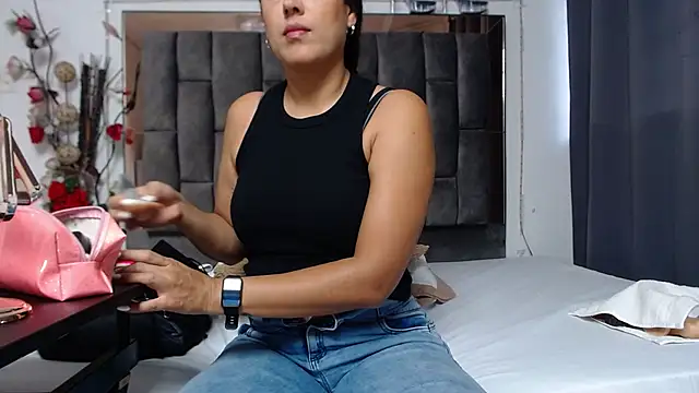 Snapshot of Salmma_Milf chatting on February 26, 11:42 am Salmma Milf online show from February 26, 11:42 am