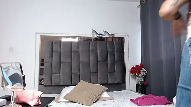 Snapshot of Salmma_Milf chatting on March 17, 11:35 am Salmma Milf online show from March 17, 11:35 am